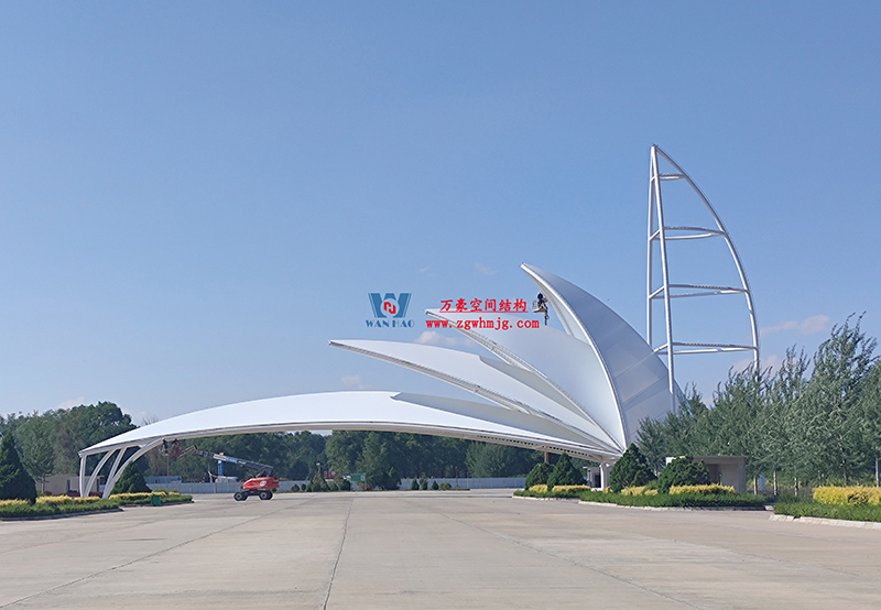 陜西定邊馬蓮灘沙漠公園鋼膜結(jié)構(gòu)工程“奮力快跑”，工程“進(jìn)度條”刷新了!