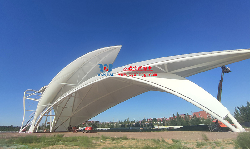 陜西定邊馬蓮灘沙漠公園鋼膜結(jié)構(gòu)工程“奮力快跑”，工程“進(jìn)度條”刷新了!
