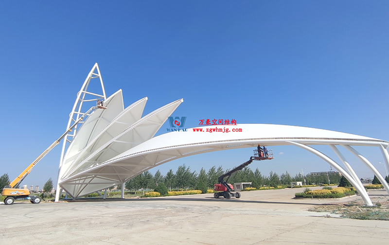 陜西定邊馬蓮灘沙漠公園鋼膜結(jié)構(gòu)工程“奮力快跑”，工程“進(jìn)度條”刷新了!