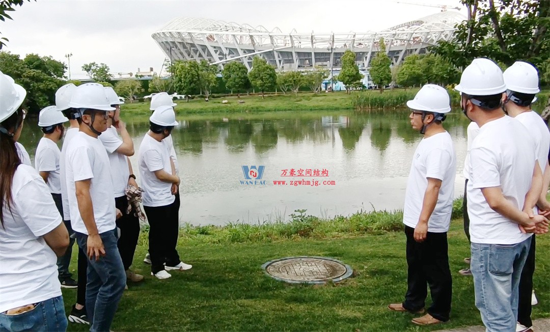 標(biāo)桿引領(lǐng)，智啟未來(lái)——萬(wàn)豪集團(tuán)營(yíng)銷、設(shè)計(jì)與技術(shù)骨干共赴無(wú)錫奧體中心，現(xiàn)場(chǎng)觀摩學(xué)習(xí)解鎖“創(chuàng)新密碼”
