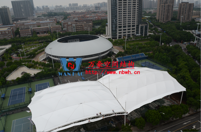 膜結(jié)構(gòu)遮陽雨棚有哪些特點？如何選擇合適的膜結(jié)構(gòu)遮陽棚公司？
