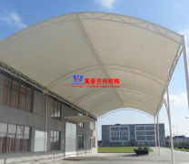 定做膜結(jié)構(gòu)雨棚價(jià)格多少?樓頂做個(gè)膜結(jié)構(gòu)雨棚子多少錢？