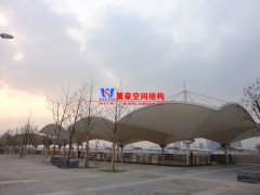 膜結(jié)構(gòu)膜面怎么二次張拉？張拉膜膜面二次張拉的方法是什么？