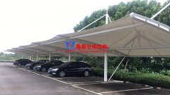 張拉膜車棚造價和哪些因素有關(guān)？降低張拉膜車棚造價的方法有哪些？