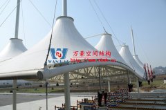 怎樣判斷膜結(jié)構(gòu)施工質(zhì)量的好壞？張拉膜結(jié)構(gòu)施工質(zhì)量判斷方法有哪些？